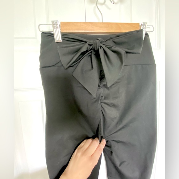 Astoria LUXE Scrunch Bow Legging - Black- Size L - Picture 3 of 6
